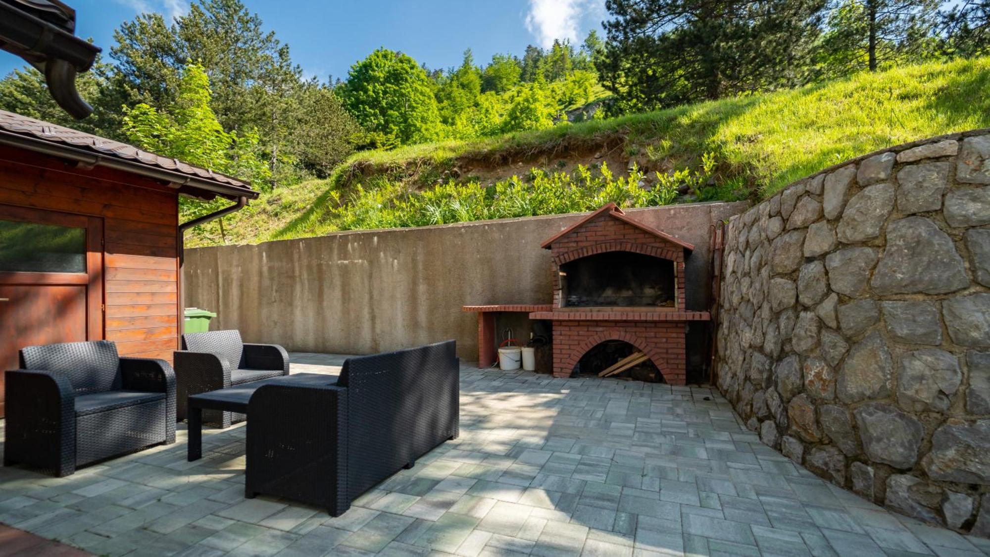Specious Apartment Manitu In Forest Countryside Fužine المظهر الخارجي الصورة